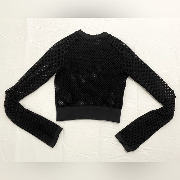 Carbon38 fitted fishnet mesh crop top - Picture 4 of 9